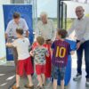 Lions-Club-Spende für mehr Sitzerhöhungen im Theater Hof